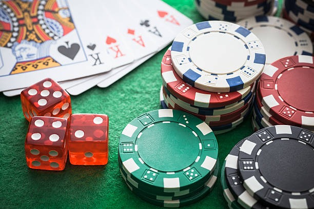 Evolution Gaming baccarat table on mayora 4d showing banker and player hands